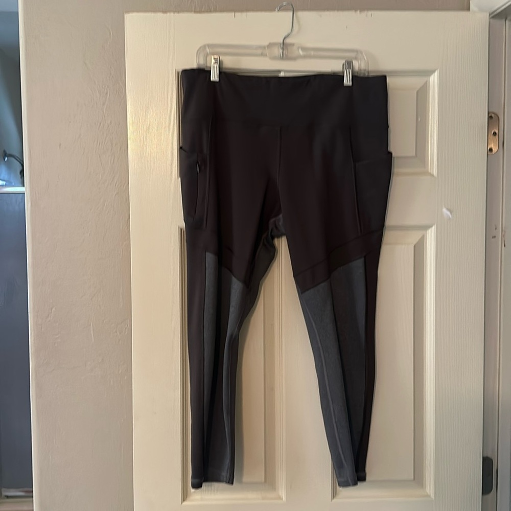 Athleta two tone leggings.  XL